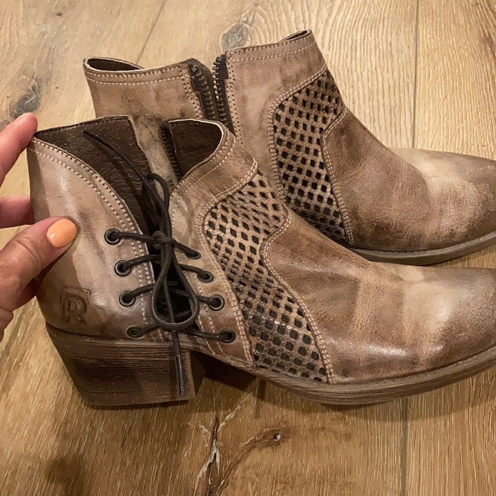 Bed Stu tan leather short boots